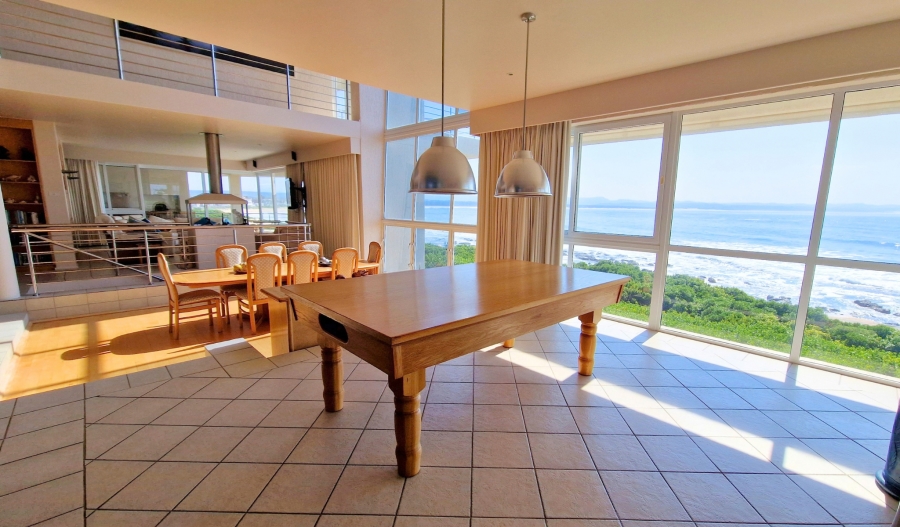 7 Bedroom Property for Sale in Wavecrest Eastern Cape